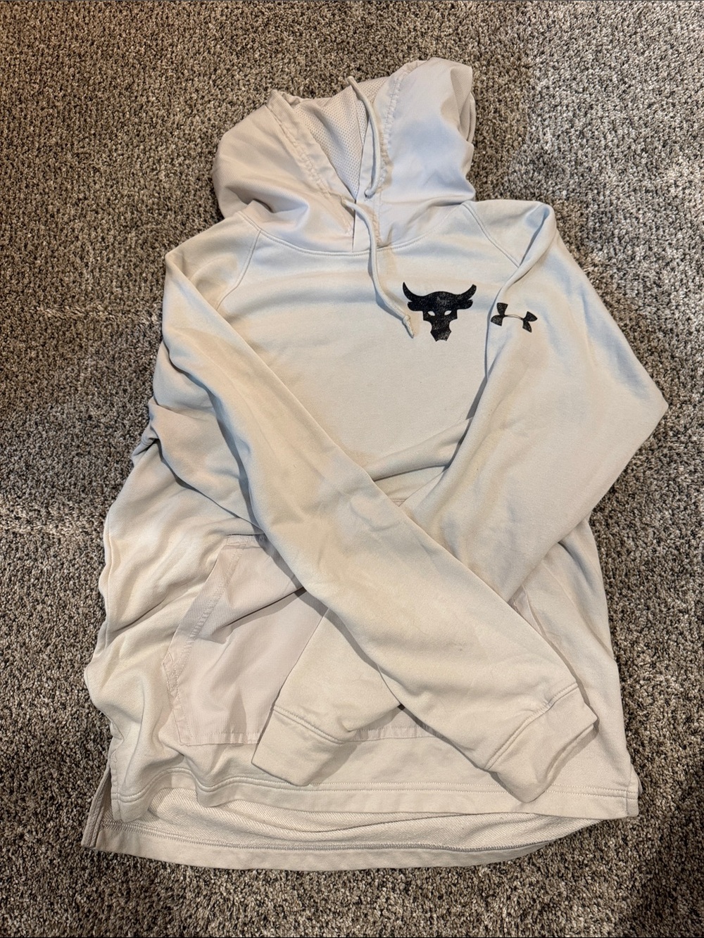 Under Armour Men’s Light Gray Crewneck Hoodie with Black Bull Logo